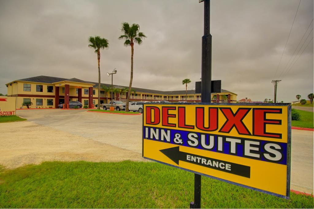 Deluxe Inn And Suites Raymondville Exteriör bild